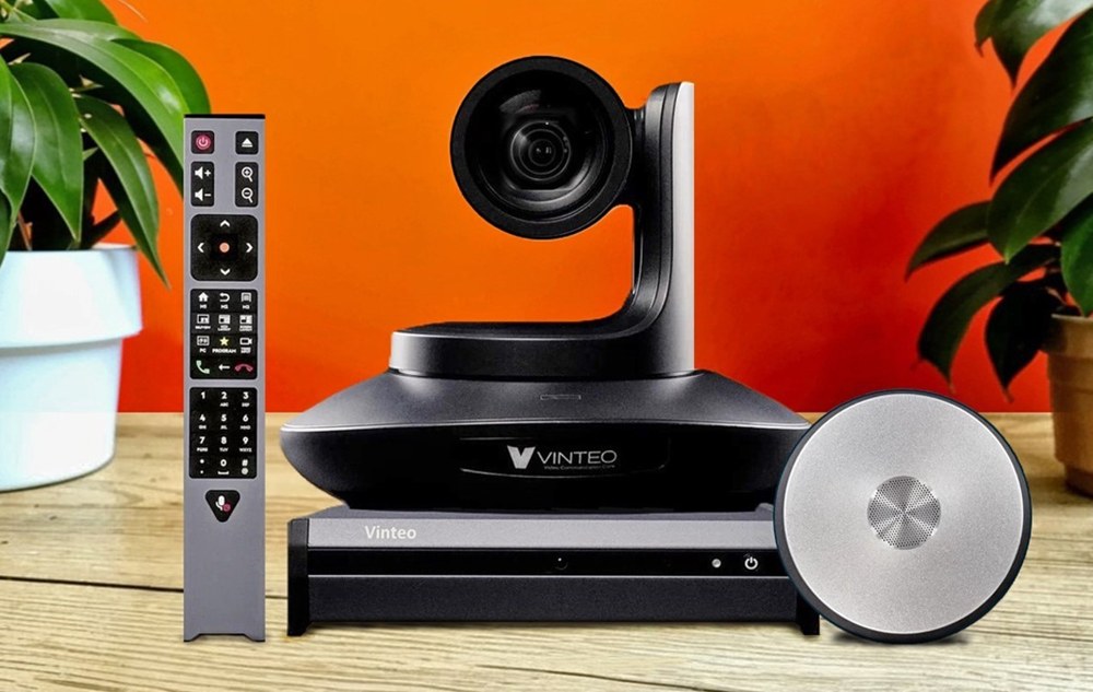 / Групповой терминал Vinteo (в составе: видеокодек T2, камера VINTEO-300-HU2-12, микрофонный комплект AVC-MIC01 , пульт ДУ, комплект кабелей)